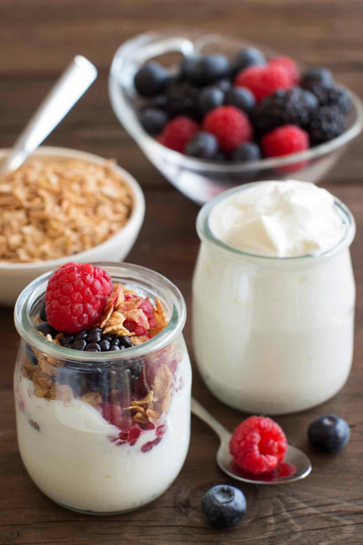 post workout meal of greek yogurt granola berries
