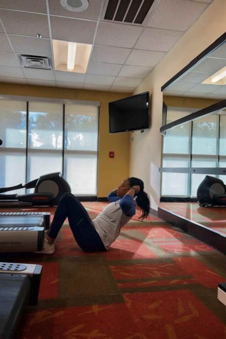 woman doing situps in hotel crossfit workout