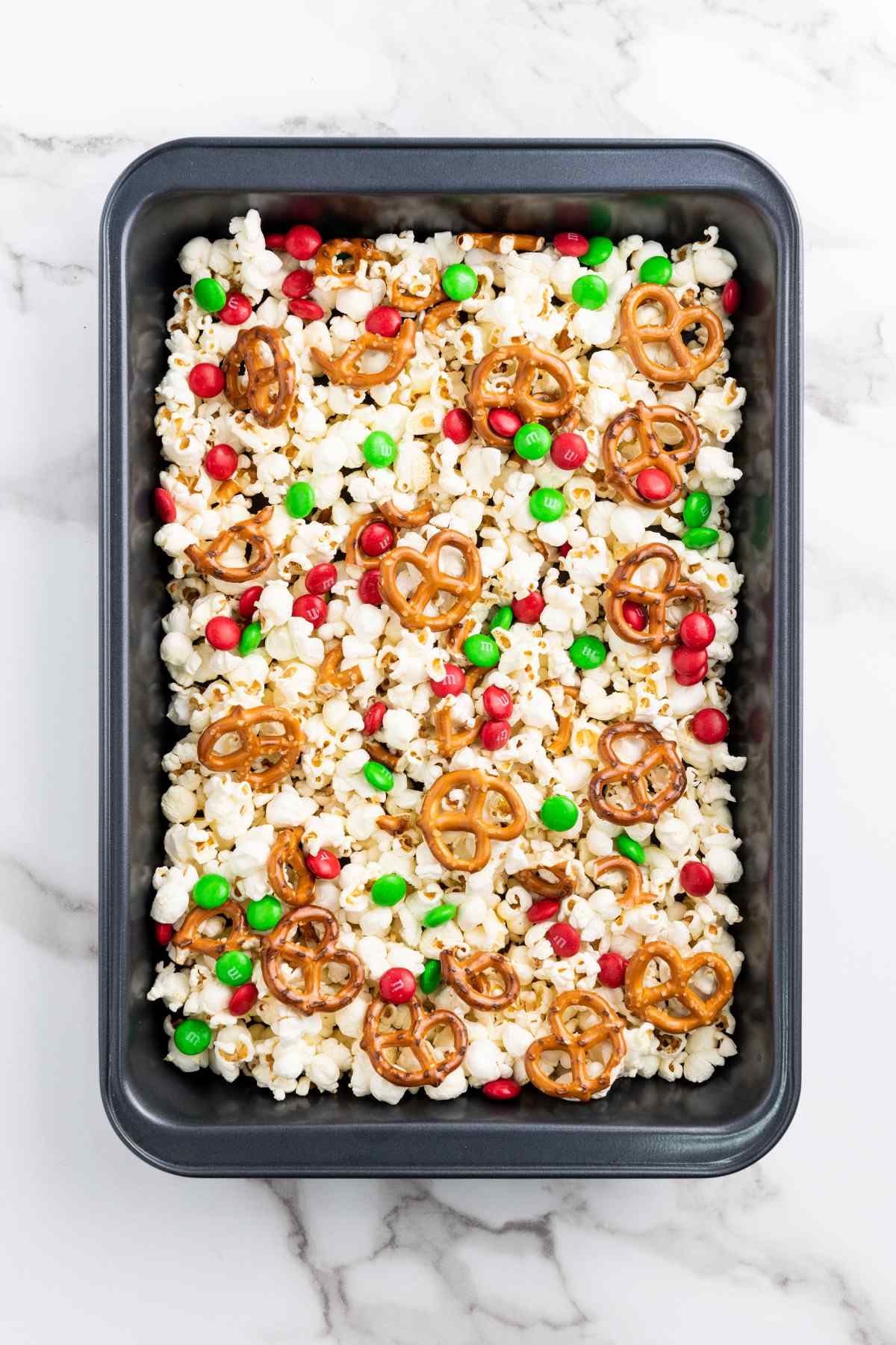 christmas popcorn with candy and mms