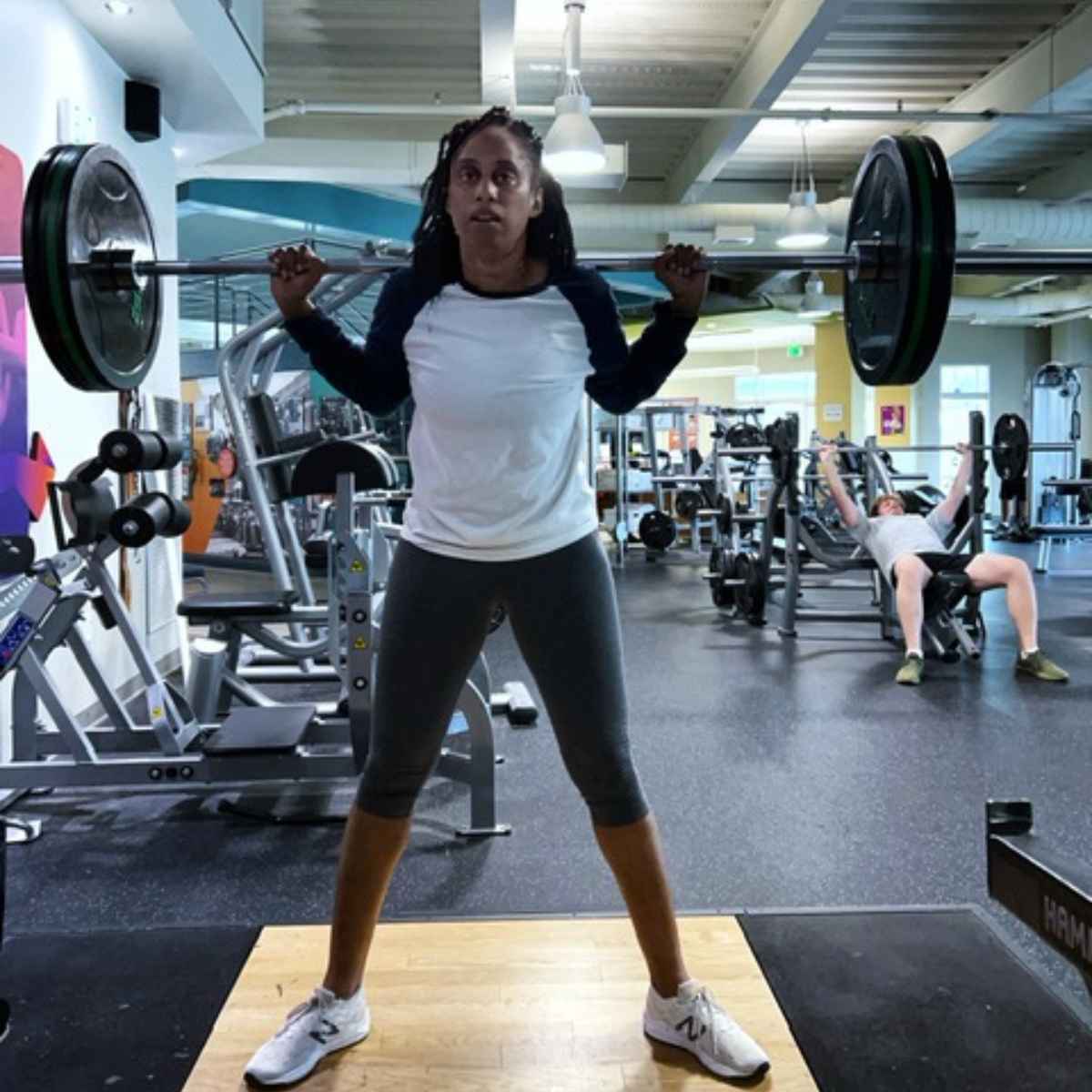 Lower body exercises: lunge vs squat