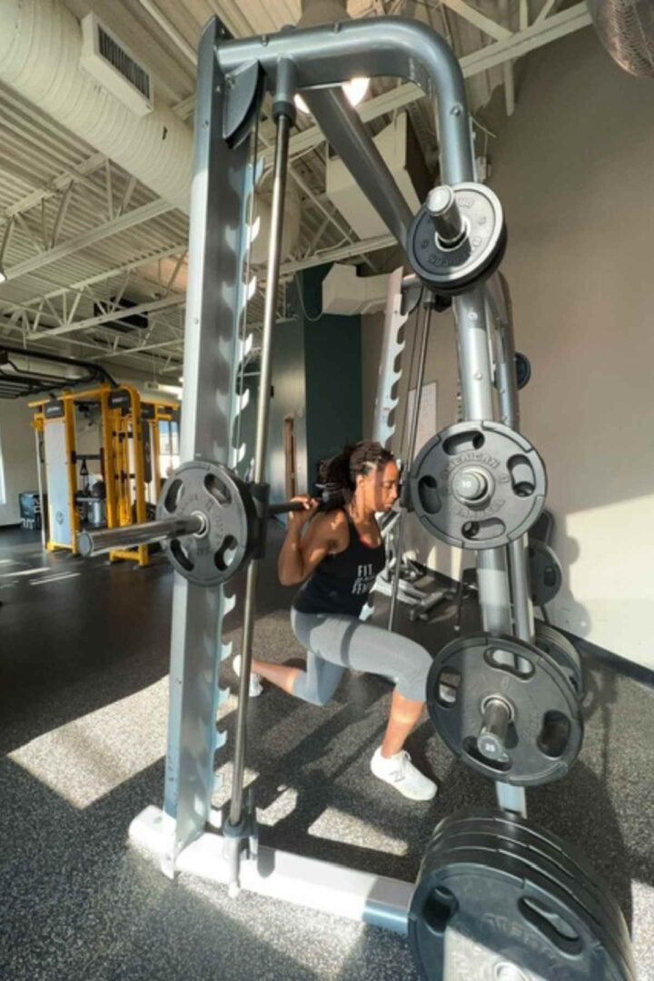 reverse lunges using smith machine