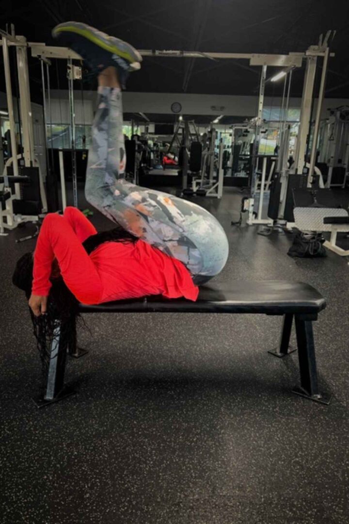woman doing ab bench reverse crunches